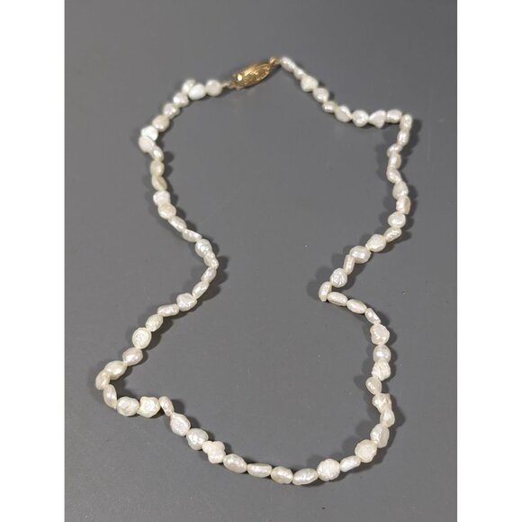 Vintage Freshwater Pearl Single Strand Necklace Classic 16" - Picture 2 of 7